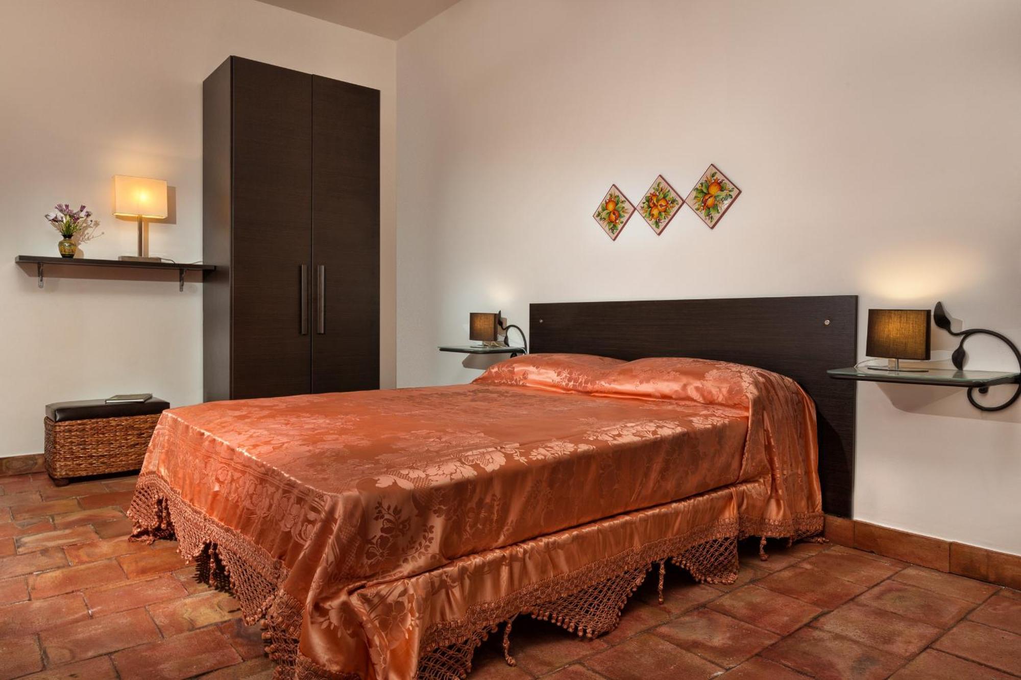 Nake Residenza Artistica Villa Sant'Alfio Exterior photo