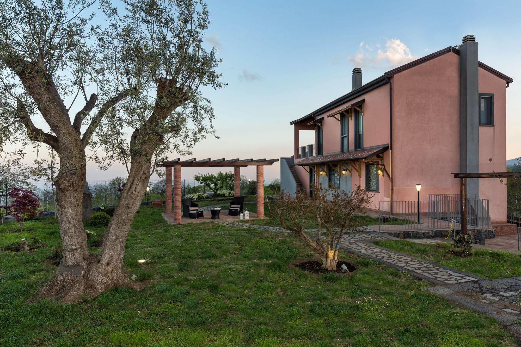 Nake Residenza Artistica Villa Sant'Alfio Exterior photo