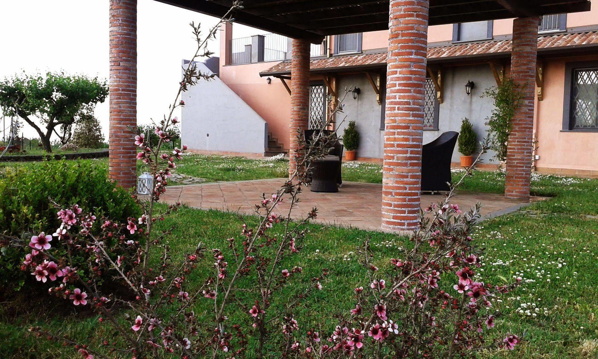 Nake Residenza Artistica Villa Sant'Alfio Exterior photo